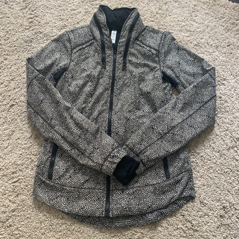 Lululemon windbreaker jacket